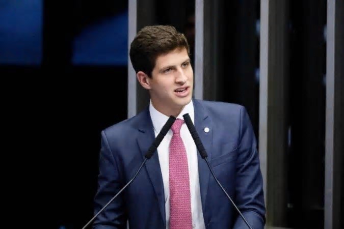 João Campos é eleito presidente do PSB em evento com Lula e Motta