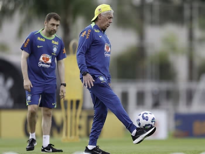 'Era Ancelotti' eleva esperança com seleção, deixa notícias boas, mas enfrenta pendências
