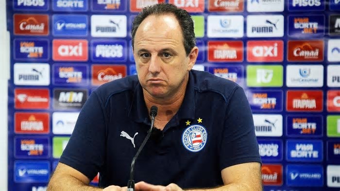 Atacante do Bahia é 'sincerão' e diz que quer jogar em posição diferente da que é escalado por Rogério Ceni
