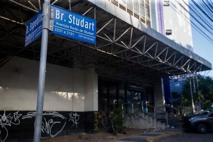 Comércio na Avenida Barão de Studart fica estagnado e convive com declínio de grandes marcas