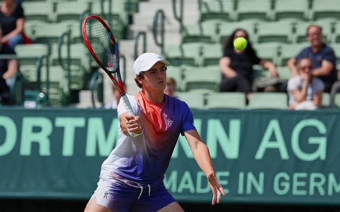 Vítima de João Fonseca em Paris, Hurkacz abandona torneio na grama