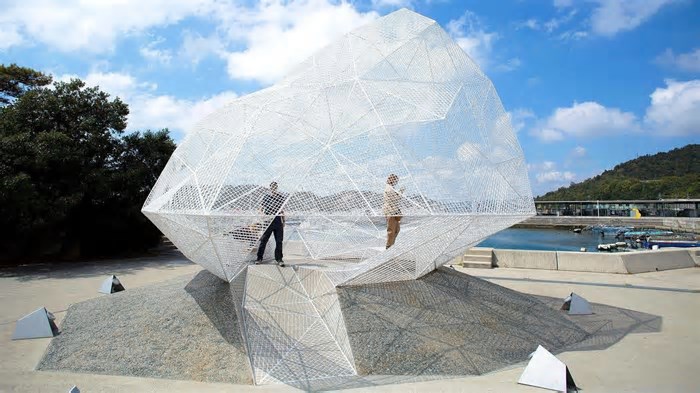 A ilha japonesa que foi salva pela arte