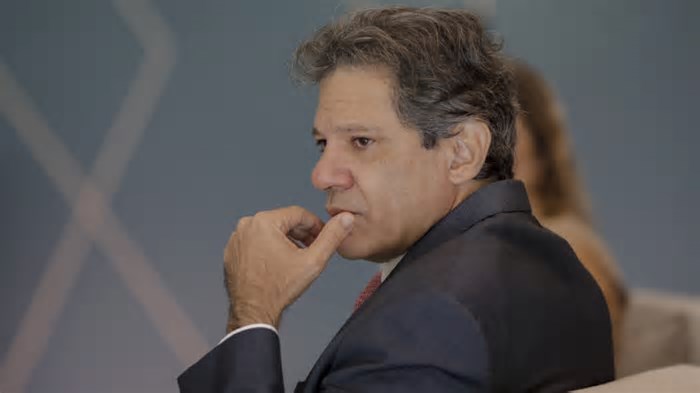 Sob pressão, Haddad encontra líderes para discutir aumento do IOF