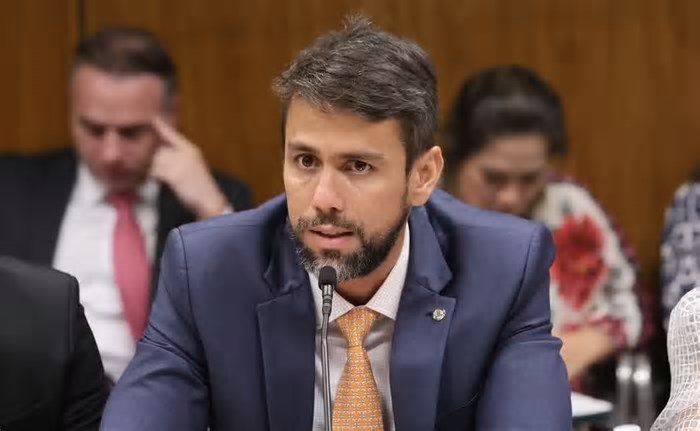 União Brasil quer discutir revisão dos pisos de saúde e educação como alternativas a alta do IOF