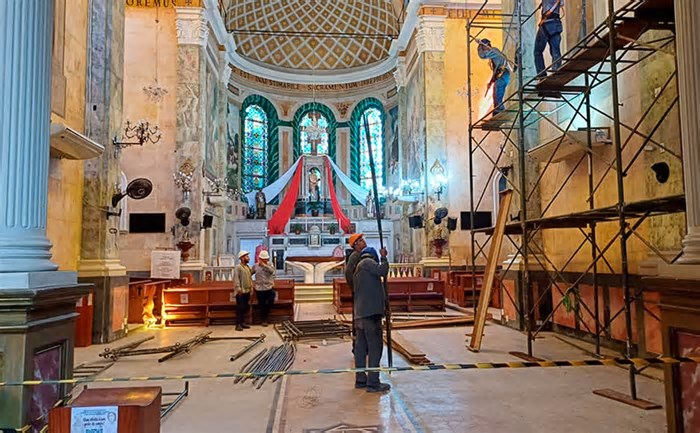 Dano na torre do sino prolongará restauro da Igreja São Sebastião