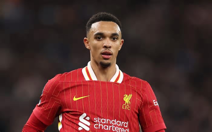 Ídolo do United questiona Alexander-Arnold no Real Madrid: 'Surpreso que tenha gasto isso'