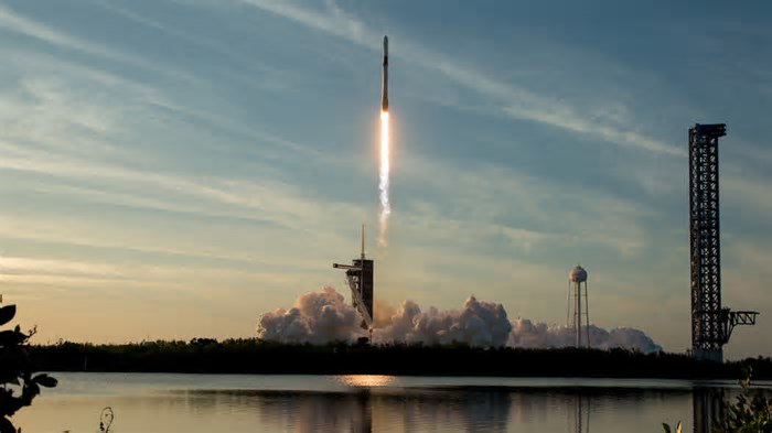 Rumo ao pedágio espacial: empresas como a SpaceX podem ter de pagar para dividir o céu com aviões nos EUA