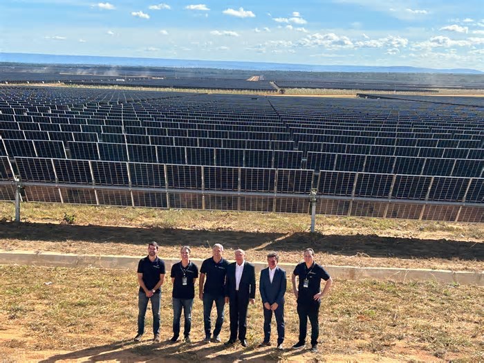 Parque Solar de Arinos tem investimento de R$ 1,5 bilhão em Minas Gerais