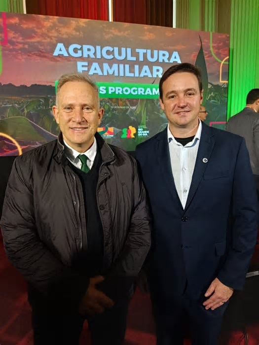 Chapada – Prefeito Gelson Scherer participou da solenidade de lançamento de programas voltados para a agricultura familiar em Porto Alegre