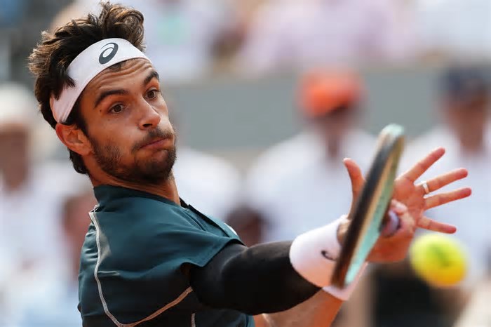 Musetti derrota Tiafoe e é o 1º semifinalista da chave masculina de Roland Garros