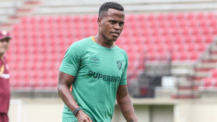Arias se apresenta para Mundial, e Fluminense treina com elenco completo nos EUA