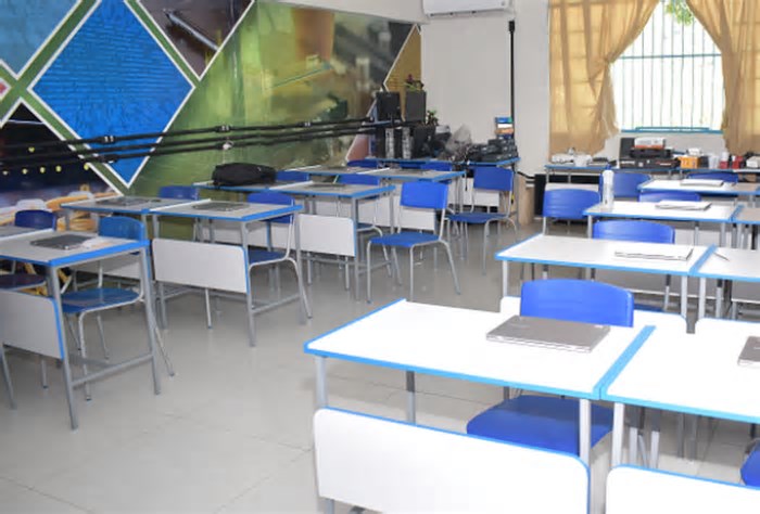 Audiência debate reaproveitamento de material didático em escolas de BH