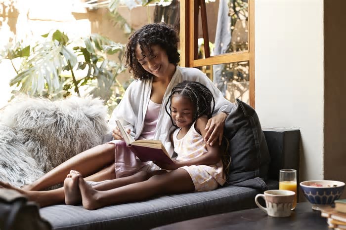 Livros para as férias: confira dicas para transformar a leitura em aventura e conexão familiar no recesso escolar