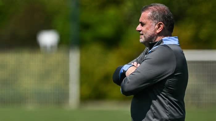 Tottenham demite treinador mesmo após título da Europa League