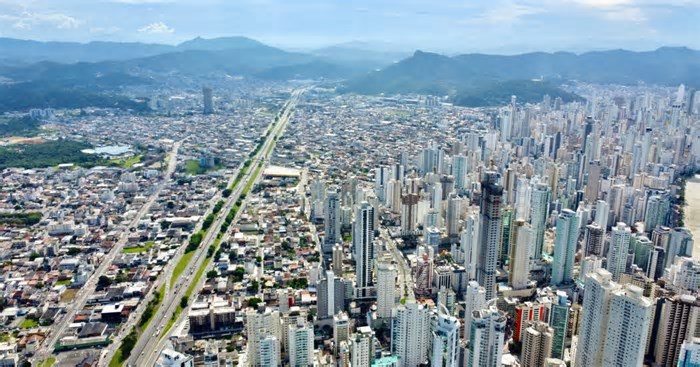Santa Catarina lidera valorização imobiliária com ‘boom’ de apartamentos compactos