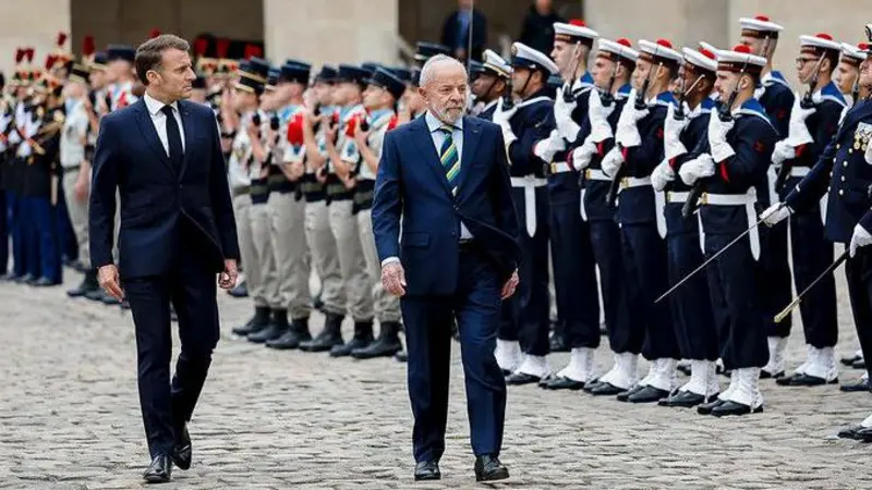 Ao lado de Lula, Macron expõe entraves nas negociações UE-Mercosul: 'Precisamos melhorá-lo'