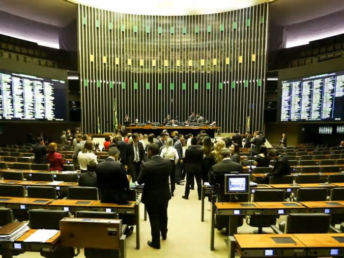 Impulsionados pela falta de legislação nacional, governadores que miram o Planalto apostam na IA