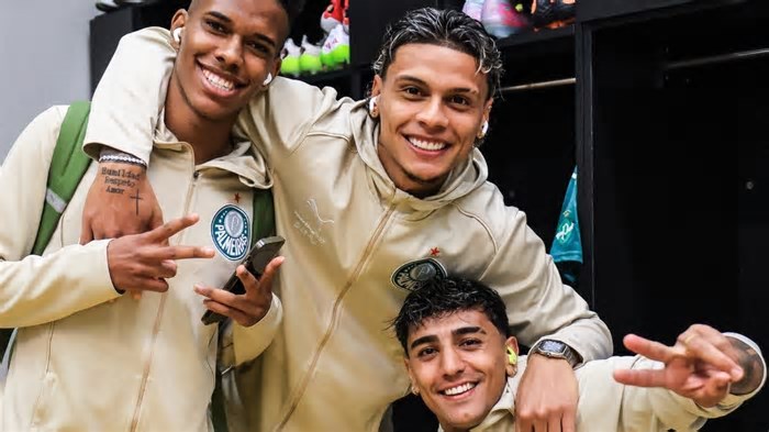 Estêvão chama atenção em treino do Palmeiras antes de estreia no Mundial