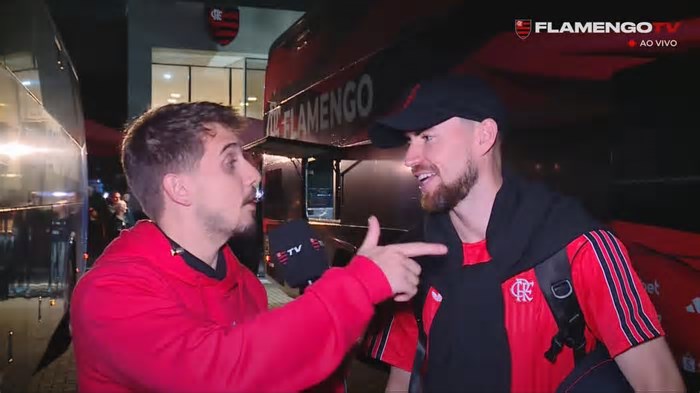 Flamengo chega ao Galeão para embarcar para Copa do Mundo de Clubes, com direito a 'AeroFla'