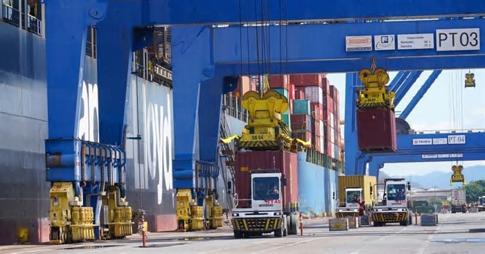 Exportações de SC sobem com força e carnes lideram com mais de R$ 8 bilhões