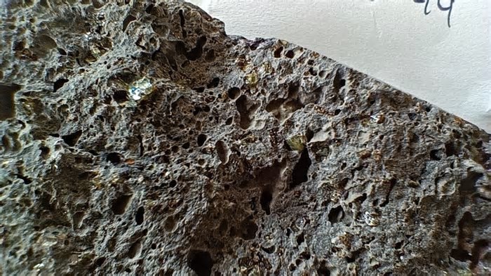 Gold and other precious metals leak from Earth’s core and reach the surface