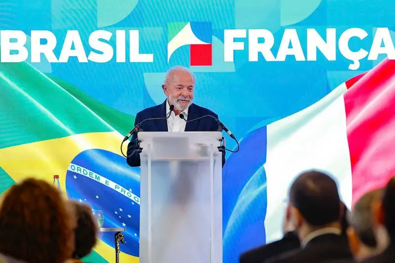 Lula anuncia R$ 100 bi de investimento francês até 2030 e pressiona Macron por acordo Mercosul-UE: 'Faça proposta'