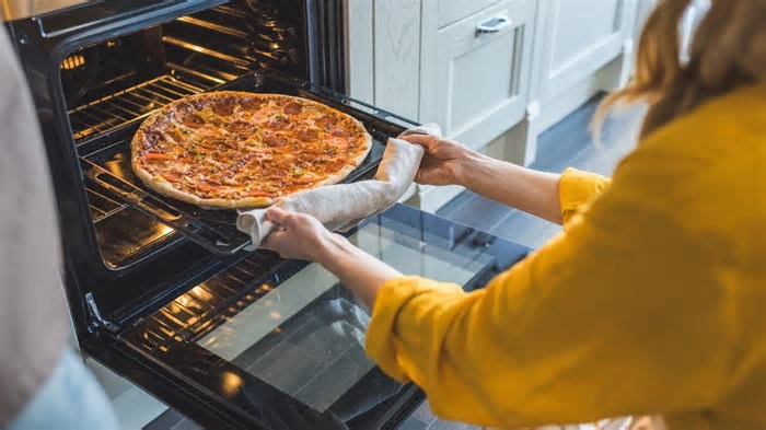 Comida requentada pode ser melhor? Veja o que diz a ciência