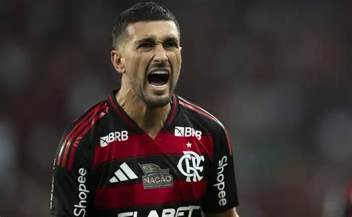 De Arrascaeta atinge 100 participações em gols no Brasileirão Betano pelo Flamengo e faz história