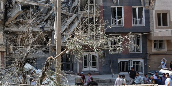 Ataques entre Israel e Irã causam mais de 90 mortes