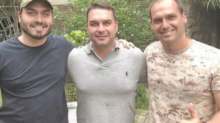 Carlos em SC, Eduardo em SP e Flávio no RJ: como Bolsonaro articula futuro dos filhos no Senado