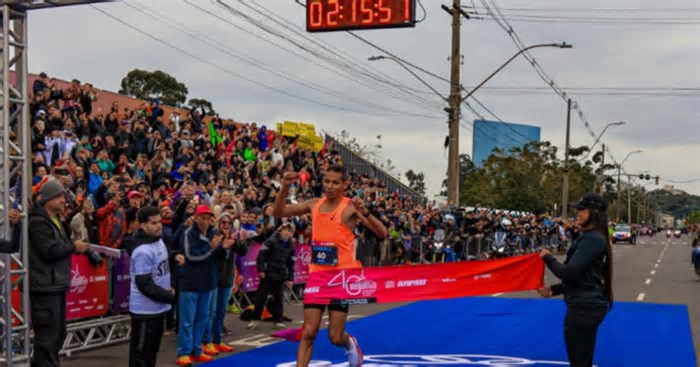 Wendell Souza vence a Maratona de Porto Alegre
