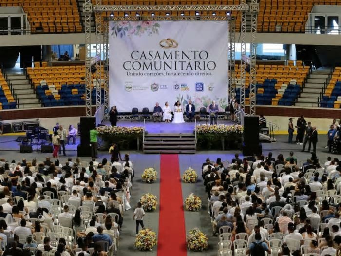 Casamento coletivo reúne mais de 300 casais no Geraldão, no Recife