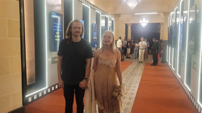 Ao lado do marido, Tânia Alves desdenha de críticas: 'Muito feliz com meu boy lindo'; vídeo