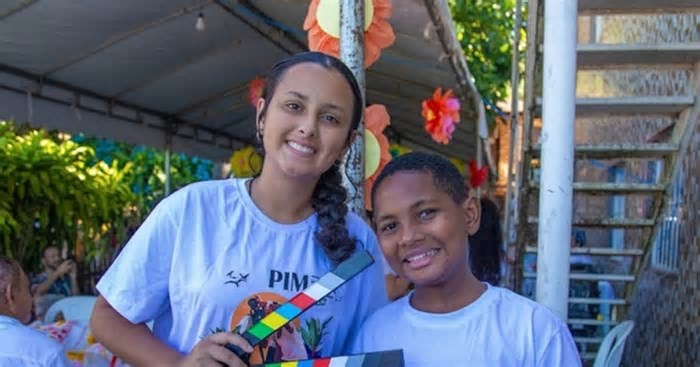 Estudantes de escola pública do Rio de Janeiro participam de encontro internacional de cinema em Paris
