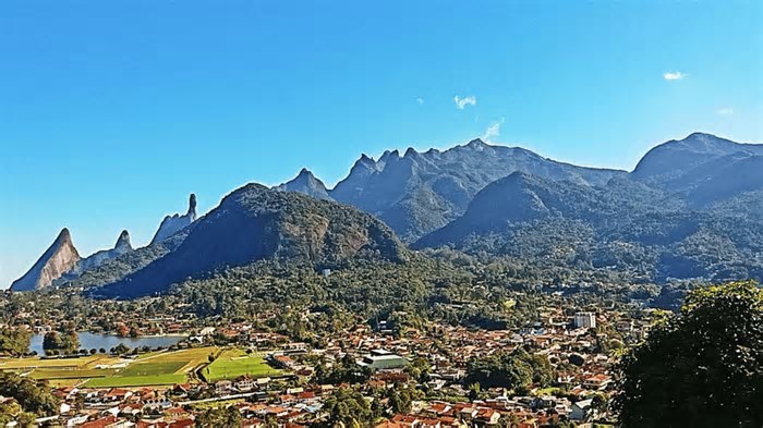 Um lugar entre montanhas que encanta moradores e visitantes