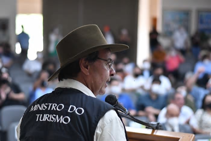 PGR pede investigação contra ex-ministro por tentar obter passaporte para Mauro Cid