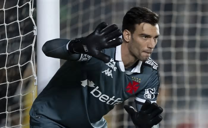 Léo Jardim, que não renovou, é aprovado pela Família Palmeiras