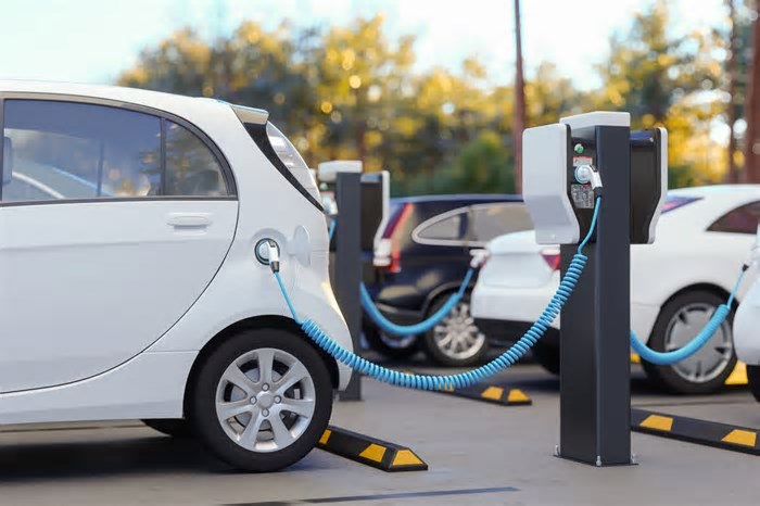 Venda de elétricos cai e CO₂ volta a crescer no continente europeu