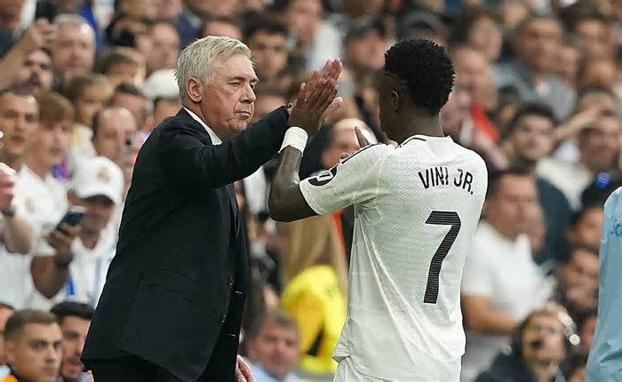 ‘Está sob muita pressão’: Ancelotti revela bastidores de dificuldade de Vinícius Júnior na Seleção