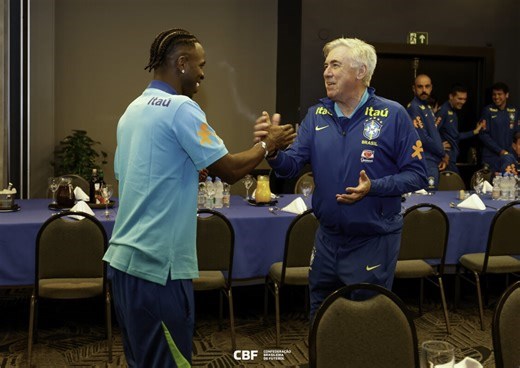 Jogadores se apresentam na Seleção para estreia de Carlo Ancelotti
