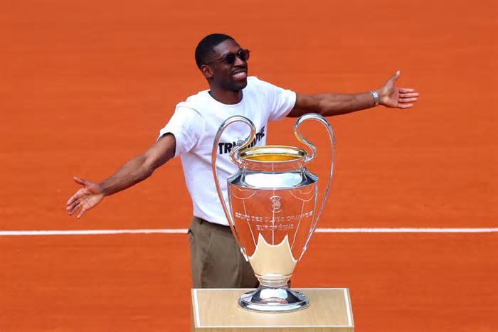 Troféu da Liga dos Campeões e Dembélé recebem boas-vindas em Roland Garros