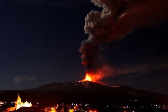 Vulcão Etna entra em erupção no Sul da Itália