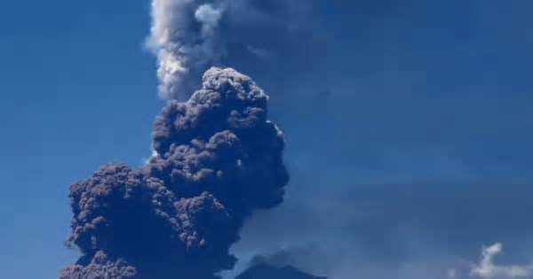Vulcão Etna entra em erupção com aumento da atividade no sul da Itália
