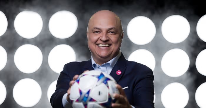 Narrador 'elege' melhor jogador do mundo na temporada 24/25
