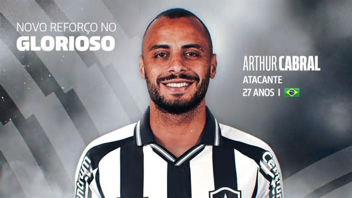Botafogo anuncia a contratação do atacante Arthur Cabral