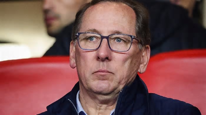John Textor decide vender jogador e causa revolta na torcida