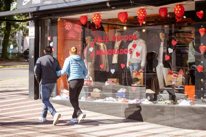 Procon Caxias do Sul dá dicas para evitar problemas nas compras do Dia dos Namorados