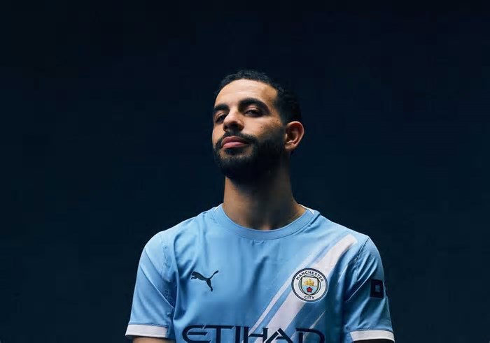 Manchester City apresenta argelino Rayan Ait-Nouri para Mundial e se empolga: 'Lateral voador'