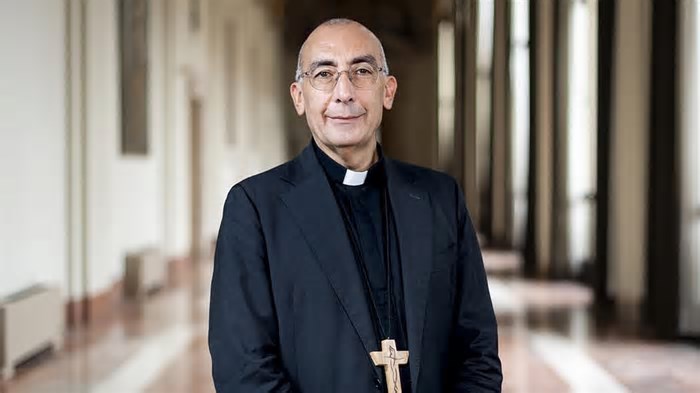 Udienza in Vaticano, il cardinale Reina al papa: