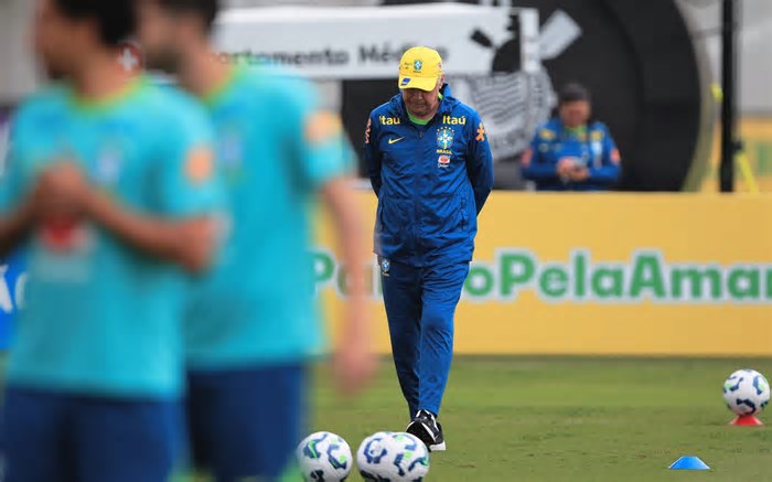 Ancelotti comanda penúltimo treino da Seleção Brasileira antes de duelo contra o Paraguai